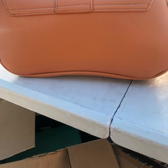 NEW be be Cross body bag  color orange - Picture 5 of 6